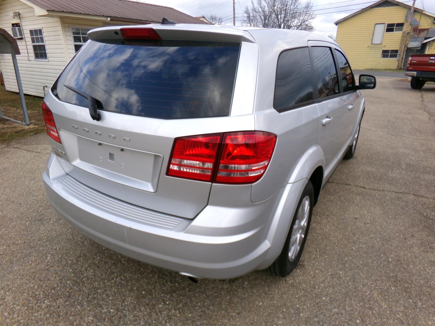 2014 Silver /Black Dodge Journey SE (3C4PDCAB8ET) with an 2.4L L4 DOHC 16V engine, 4-Speed Automatic transmission, located at 401 First NE, Bearden, AR, 71720, (870) 687-3414, 33.726528, -92.611519 - Photo#21